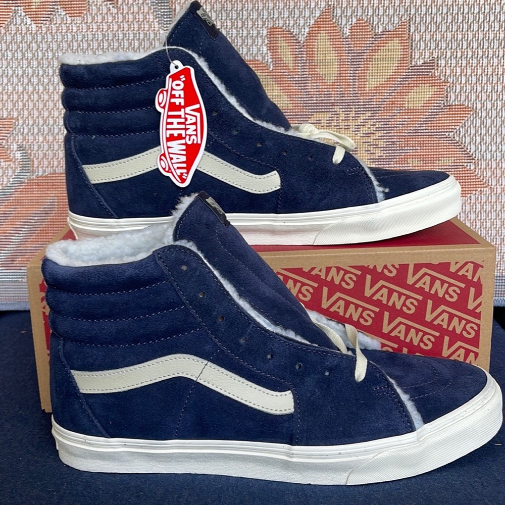 Vans Men’s Sk8-Hi
Cozy Hug Parisian Night
VN0005U9JDU
Sneakers